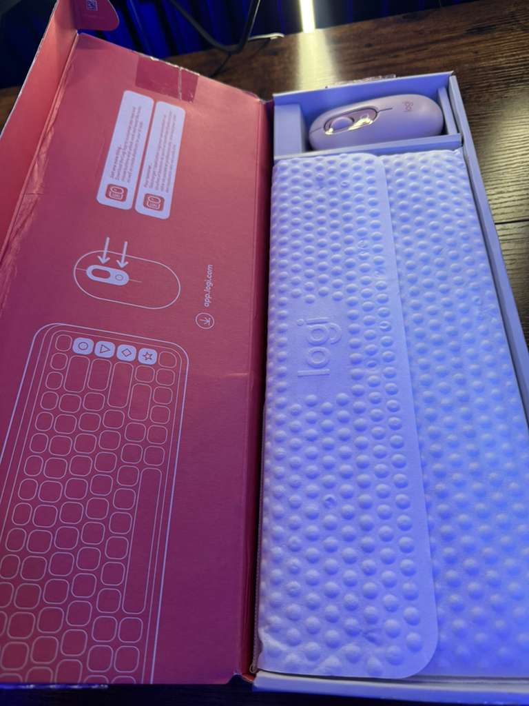 Teclado Logitech Rosado