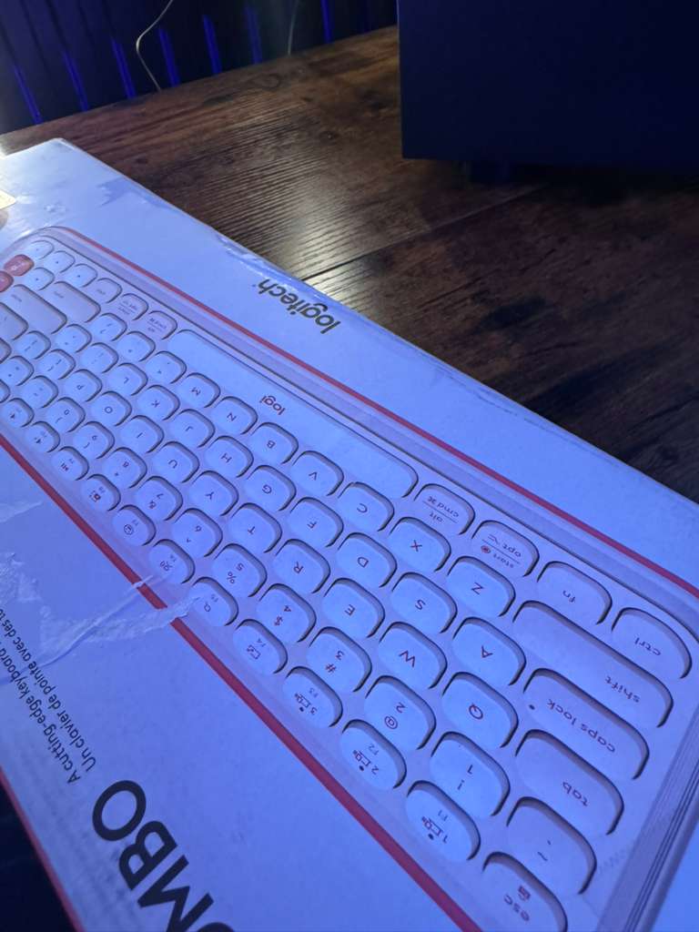 Teclado Logitech Rosado