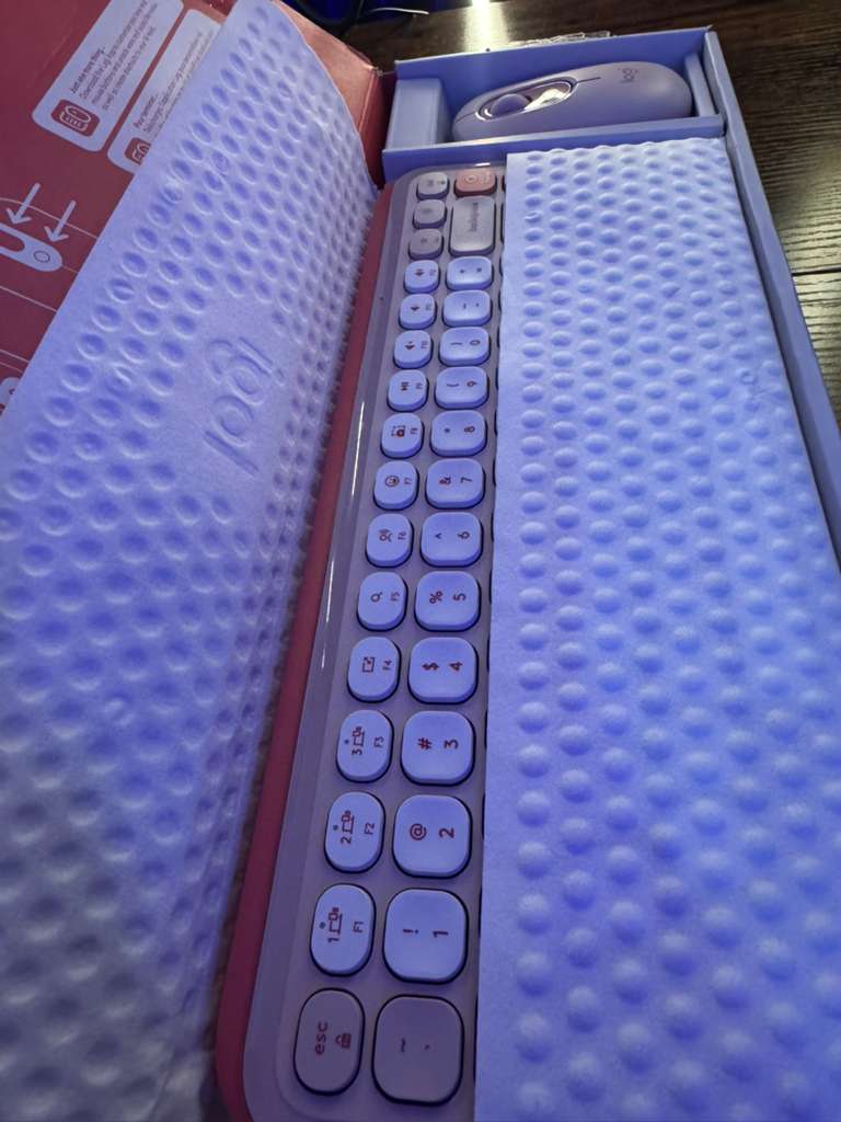 Teclado Logitech Rosado